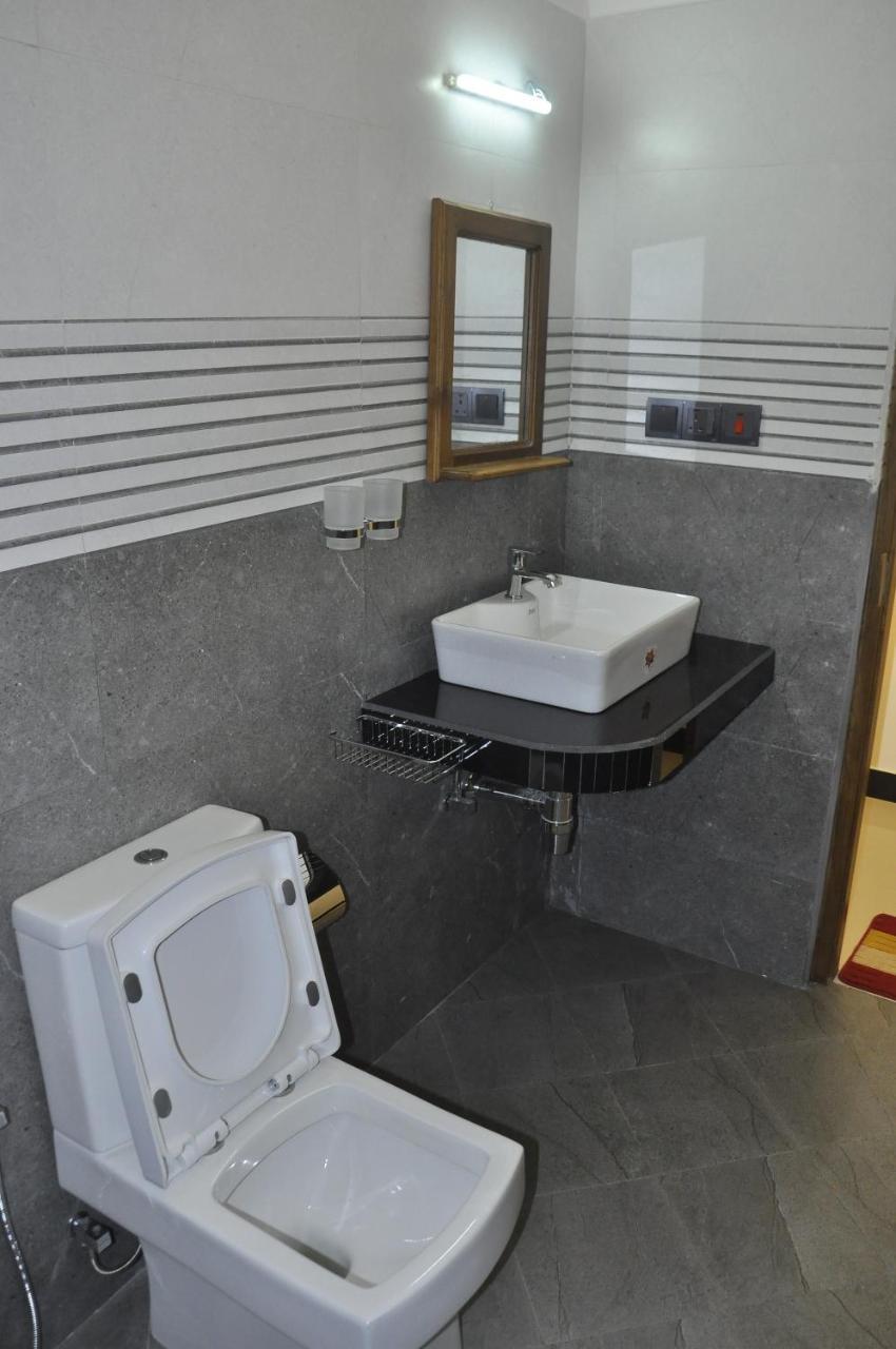 Maduranga N Guest Panzió Mirissa Kültér fotó