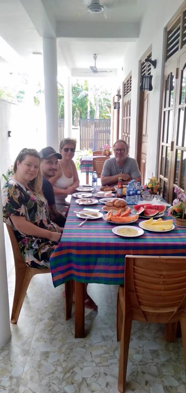 Maduranga N Guest Panzió Mirissa Kültér fotó